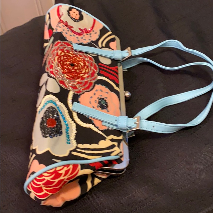Fun Summer Handbag W Various Flower Pattern Fun Summer Handbag W Various Flower Pattern